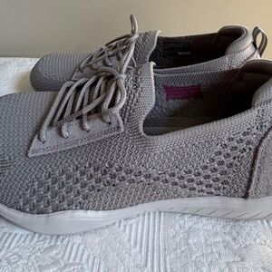 Ladies Sketchers Sz. 7.5 Grey